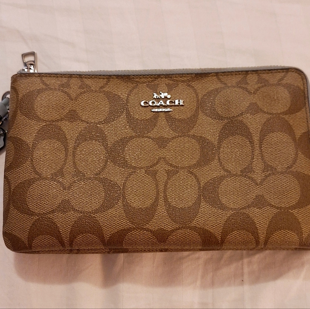 Coach Signature Wristlet Tan MB